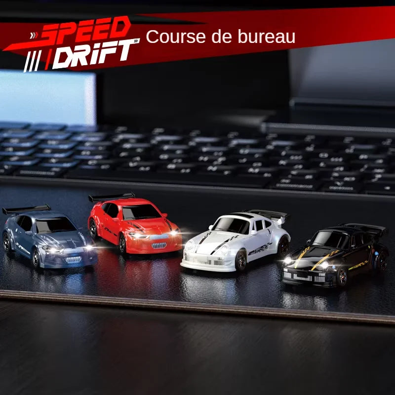 Voiture RC de Drift 1/64 - Mini Modèle GTR 4WD Haute Vitesse 2.4G (Modèle KF20)